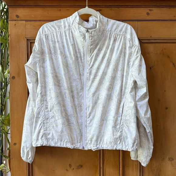 Zella Rec Room Floral Print Jacket In White Multi Elizabeth Floral - Picture 2 of 9